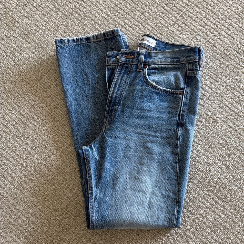 Zara Women’s Straight Leg Jeans